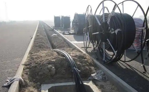 现代通信网络建设指南：临洮光缆施工全流程技术解析与质量控制